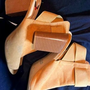 Womens size 9 high heels or rises